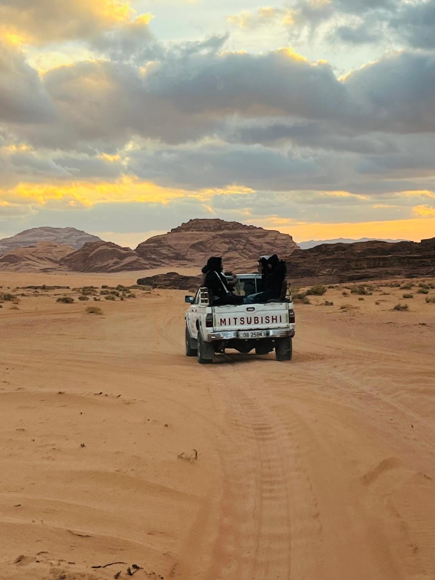Wadi Rum Sunrise Camp المظهر الخارجي الصورة